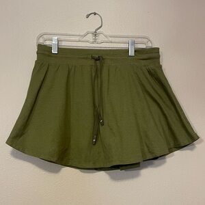 Fabletics cloud jersey flounce skort tennis skirt green size M